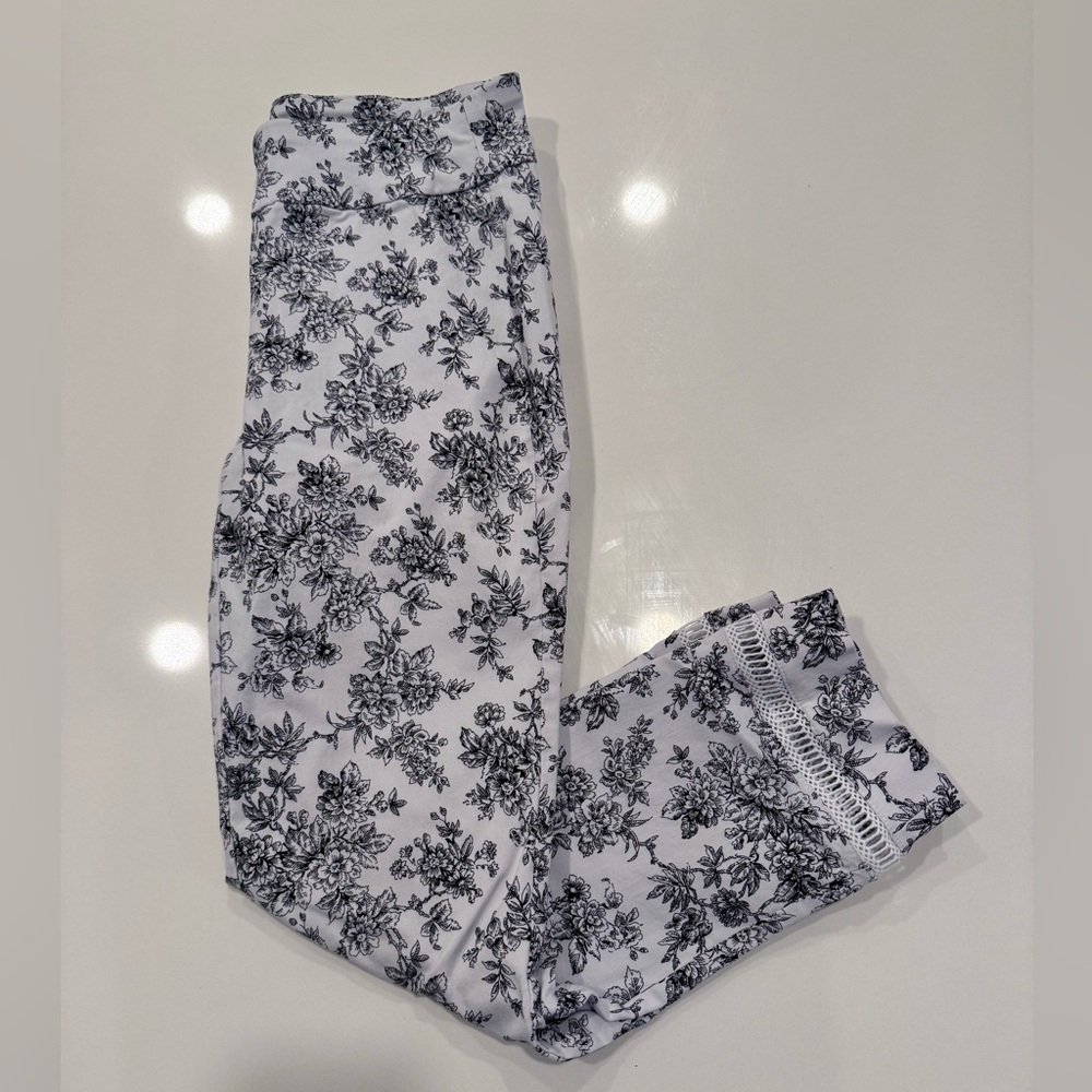 Van Heusen Black and White Floral Pants Cropped Leggings Stretch